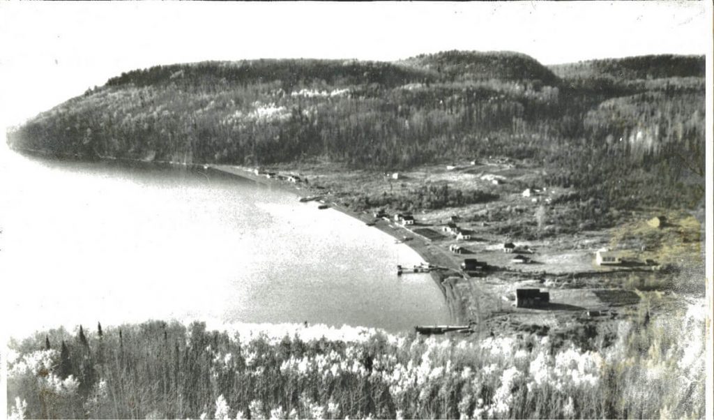 black and white image of houses on the lakefront