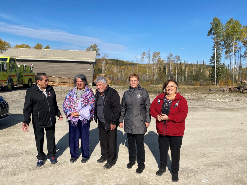 Elder Marcel Donio, National Chief RoseAnne Archibald, Chief Paul Gladu, Councillor Tracy Gibson, Councillor Lillian Calder